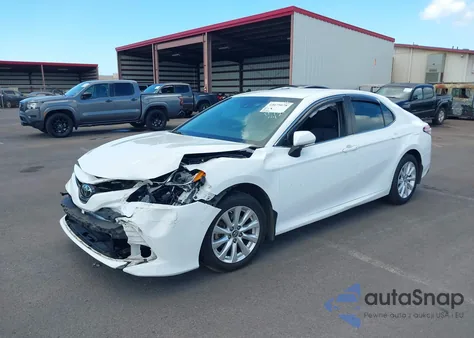 2018 Toyota Camry Le z USA, uszkodzony, nr VIN 4T1B11HK5JU015844